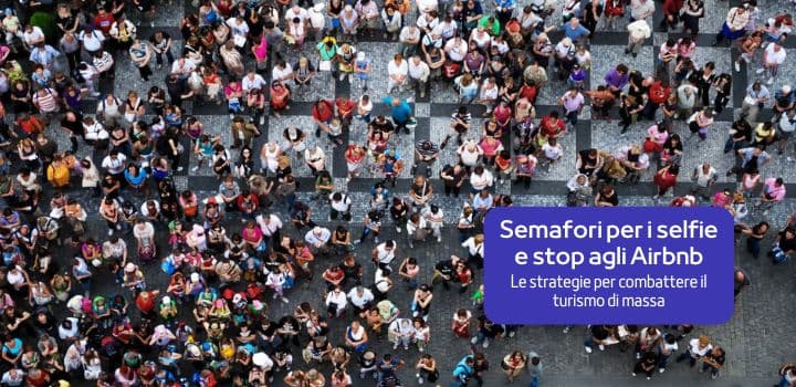 Semafori per i selfie e stop agli Airbnb: le strategie per combattere il turismo di massa e il suo impatto energetico